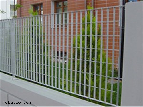 鋼格板護欄