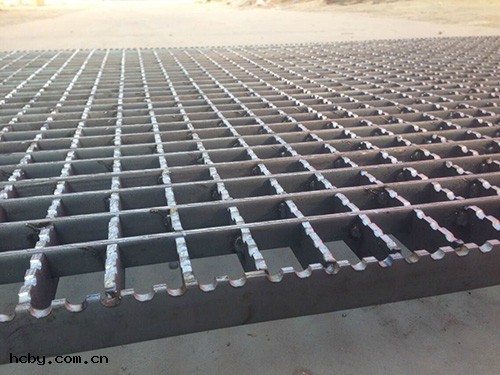 齒形(xíng)踏步板