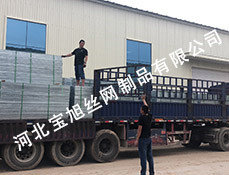 鋼格(gé)板裝(zhuāng)車發貨